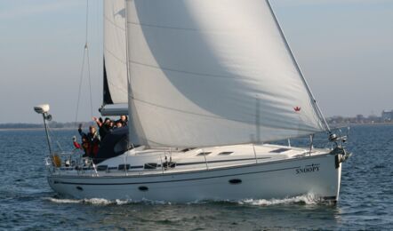 Steuerbord Aussenaufnahme der Bavaria 46 cruiser Snoopy in Flensburg