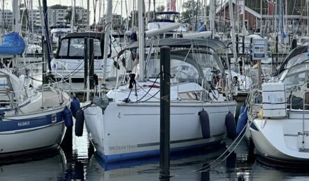 Bug Aussenaufnahme der Oceanis 31 "Sterntaler" in Heiligenhafen