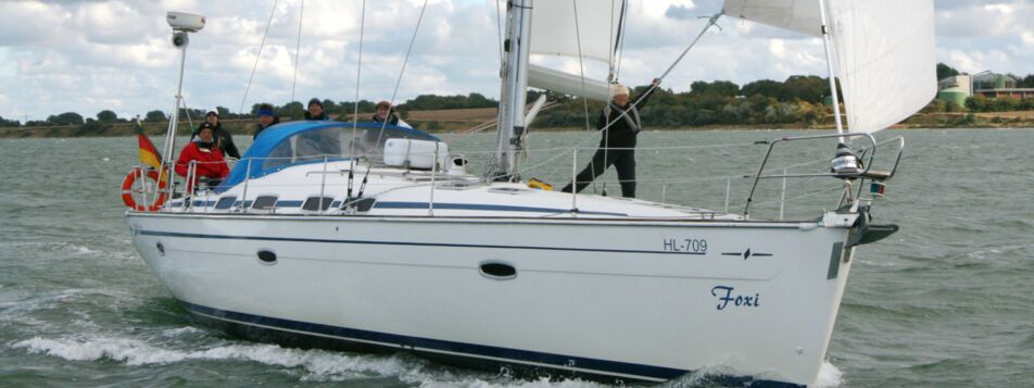 Steuerbord Aussenaufnahme der Bavaria 46 cruiser "Foxi" in Heiligenhafen