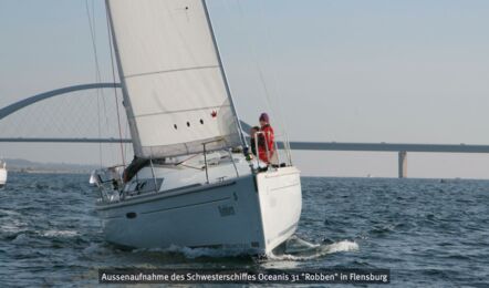 Bug Aussenaufnahme des Schwesterschiffes Oceanis 31 "Robben" in Flensburg