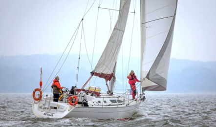 Heck Steuerbord Aussenaufnahme der Sun Fast 37 Nivius in Flensburg