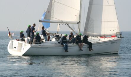 Steuerbord Aussenaufnahme der Oceanis 37 "Summertime" in Heiligenhafen