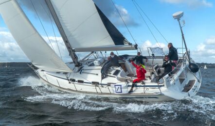 Backbord Aussenaufnahme der Bavaria 46 cruiser "Foxi" in Heiligenhafen