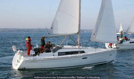 Steuerbord Aussenaufnahme einer Oceanis 31 in Flensburg