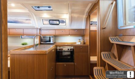 Pantry Innenaufnahme einer Bavaria cruiser 37