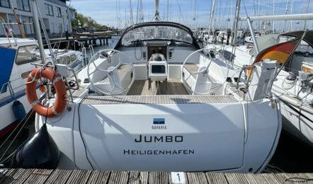 Heck Aussenaufnahme der Bavaria cruiser 51 "Jumbo" in Heiligenhafen mit neuer Sprayhood