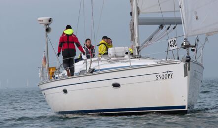 Bug Aussenaufnahme der Bavaria 46 cruiser Snoopy in Flensburg