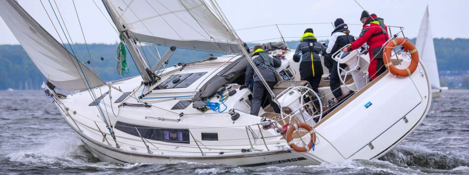 Heck Backbord Aussenaufnahme der Bavaria cruiser 41 Sport "Ventus" (ehemals "Shag") in Heiligenhafen