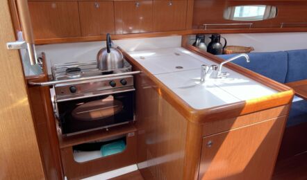 Pantry Innenaufnahme der Oceanis 31 "Sterntaler" in Heiligenhafen