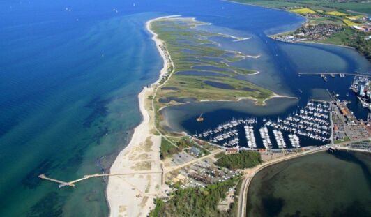 Die 5-Sterne Marina Heiligenhafen mit Graswarder