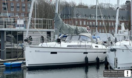 Bug Backbord Aussenaufnahme der Bavaria cruiser 41 sport "Ventus" (ehemals "Shag") in Heiligenhafen