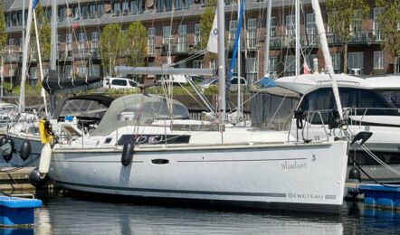 Steuerbord Aussenaufnahme der Oceanis 34 "Blaubart" in Flensburg