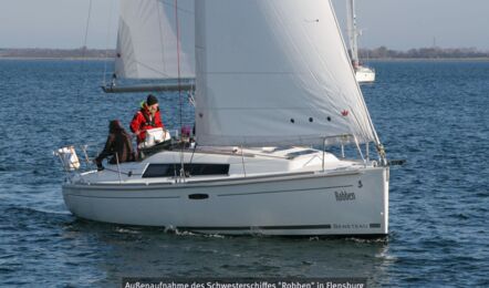 Steuerbord Aussenaufnahme einer Oceanis 31 in Flensburg