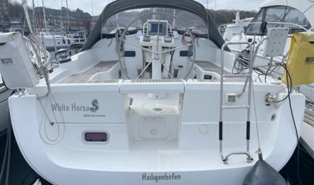 Heck Aussenaufnahme der Oceanis 37 "White Horse" in Flensburg