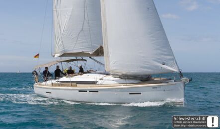 Steuerbord Aussenaufnahme einer Sun Odyssey 409 in Rogoznica in Kroatien