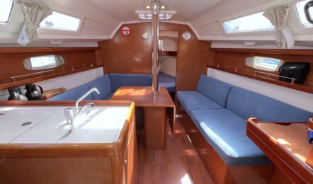 Salon Innenaufnahme der Oceanis 31 "Sterntaler" in Heiligenhafen