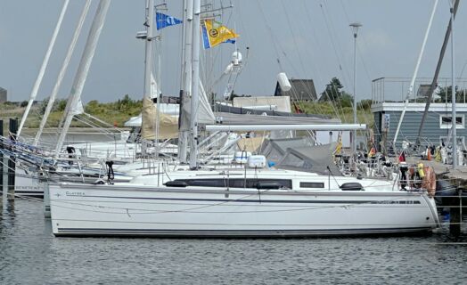 Backbord Aussenaufnahme der Bavaria cruiser 33 "Claysea" in Barth