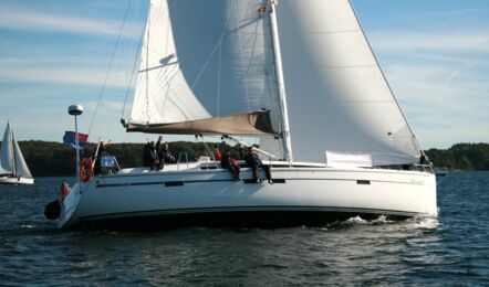 Steuerbord Aussenaufnahme der Bavaria cruiser 46 Galaxy in Flensburg