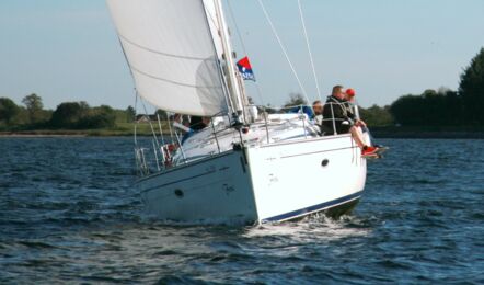 Bug Aussenaufnahme der Bavaria 46 cruiser "Foxi" in Heiligenhafen