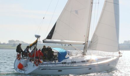 Steuerbord Aussenaufnahme der Bavaria 46 cruiser "Foxi" in Heiligenhafen