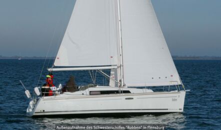 Steuerbord Aussenaufnahme einer Oceanis 31 in Flensburg