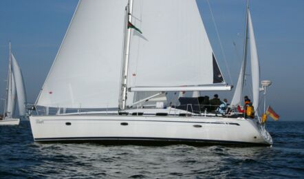 Backbord Aussenaufnahme der Bavaria 46 cruiser Snoopy in Flensburg