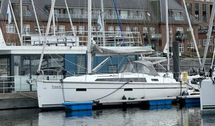 Backbord Aussenaufnahme der Bavaria cruiser 37 "Tiger" in Flensburg