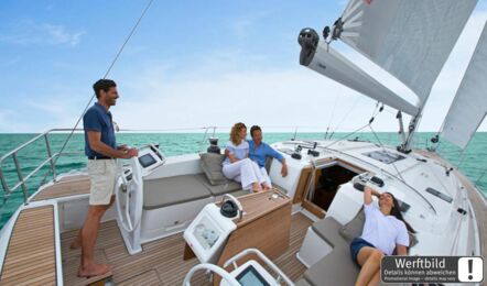 Cockpit Aussenaufnahme einer Bavaria cruiser 51 in Heiligenhafen