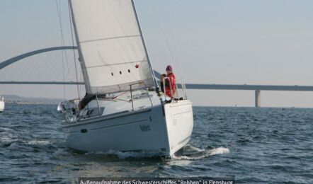 Bug Aussenaufnahme einer Oceanis 31 in Flensburg