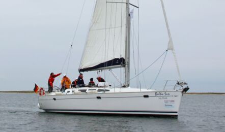 Steuerbord Aussenaufnahme der Sun Odyssey 43 Baltic Sun in Flensburg