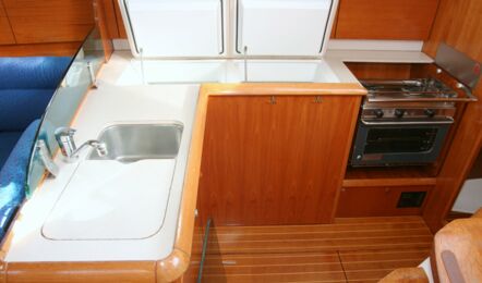 Pantry Innenaufnahme der Sun Odyssey 43 Baltic Sun in Flensburg